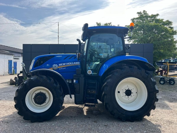 New Holland T6030