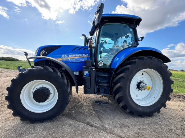 New Holland T6030