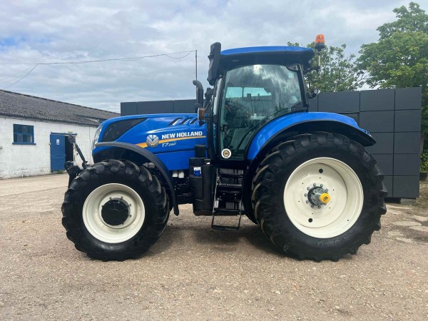 New Holland T6030