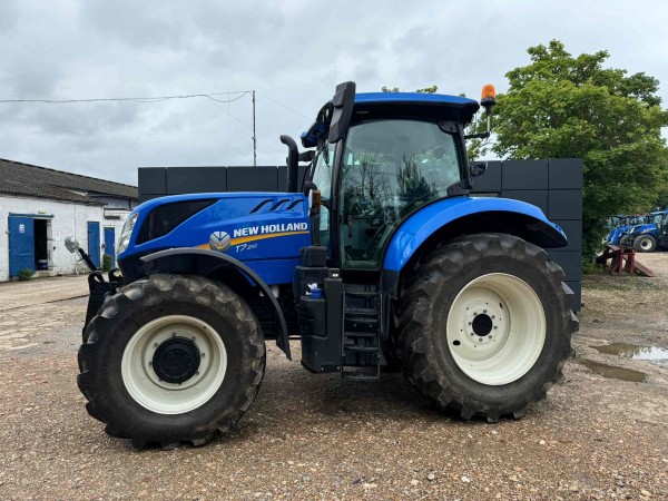 New Holland T6030